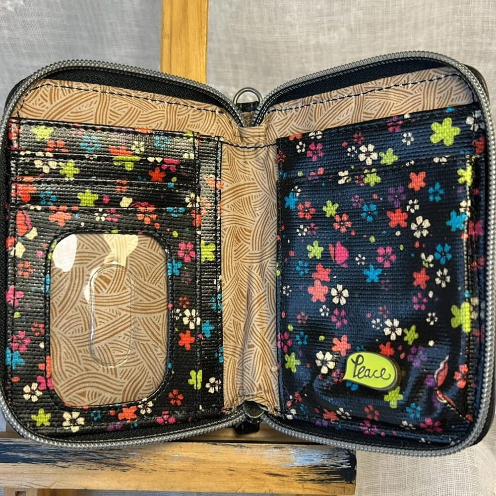 NWOT Sakroot zip around amazing wallet, never used